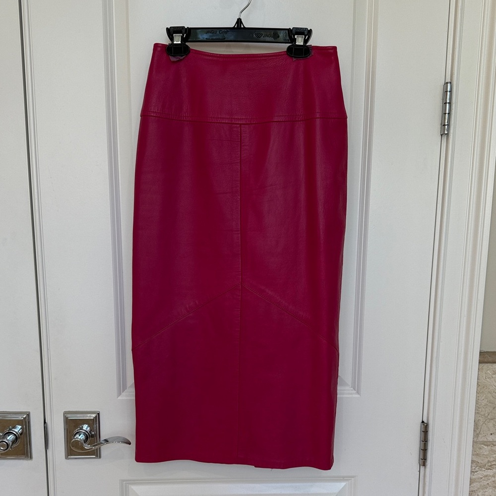 Deja Vu Elegant Pink Leather Skirt
